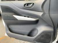 Nissan NP300 Doble Cabina 2020 4p SE L4/2.5 Man A/A Paq. Seg. 2020 Nissan NP300 Doble Cabina Venta Interiores 13