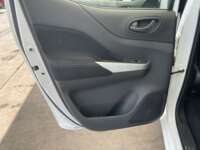 Nissan NP300 Doble Cabina 2020 4p SE L4/2.5 Man A/A Paq. Seg. 2020 Nissan NP300 Doble Cabina Venta Interiores 15