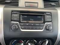 Nissan NP300 Doble Cabina 2020 4p SE L4/2.5 Man A/A Paq. Seg. 2020 Nissan NP300 Doble Cabina Venta Interiores 6