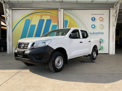 Nissan NP300 Doble Cabina 2018 4p SE L4/2.5 Man A/A Paq. Seg.