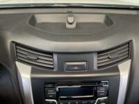 Nissan NP300 Doble Cabina 2020 4p SE L4/2.5 Man A/A Paq. Seg. 2020 Nissan NP300 Doble Cabina Venta Interiores 5