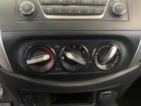 Nissan NP300 Doble Cabina 2020 4p SE L4/2.5 Man A/A Paq. Seg. 2020 Nissan NP300 Doble Cabina Venta Interiores 7