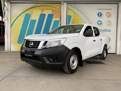 Nissan NP300 Doble Cabina 2019 4p SE L4/2.5 Man A/A Paq. Seg.