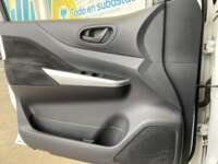 Nissan NP300 Doble Cabina 2019 4p SE L4/2.5 Man A/A Paq. Seg. 2019 Nissan NP300 Doble Cabina Venta Interiores 13