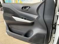 Nissan NP300 Doble Cabina 2019 4p SE L4/2.5 Man A/A Paq. Seg. 2019 Nissan NP300 Doble Cabina Venta Interiores 13