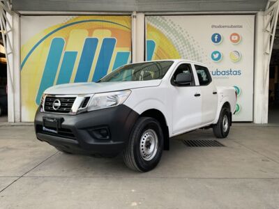 Nissan NP300 Doble Cabina 2019 4p SE L4/2.5 Man A/A Paq. Seg.