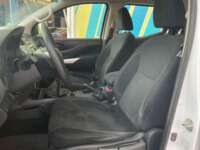 Nissan NP300 Doble Cabina 2019 4p SE L4/2.5 Man A/A Paq. Seg. 2019 Nissan NP300 Doble Cabina Venta Interiores 14