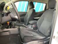 Nissan NP300 Doble Cabina 2019 4p SE L4/2.5 Man A/A Paq. Seg. 2019 Nissan NP300 Doble Cabina Venta Interiores 14