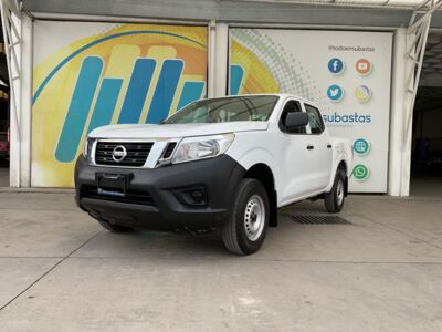 Nissan NP300 Doble Cabina 2019 4p SE L4/2.5 Man A/A Paq. Seg.