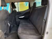 Nissan NP300 Doble Cabina 2019 4p SE L4/2.5 Man A/A Paq. Seg. 2019 Nissan NP300 Doble Cabina Venta Interiores 16