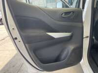 Nissan NP300 Doble Cabina 2019 4p SE L4/2.5 Man A/A Paq. Seg. 2019 Nissan NP300 Doble Cabina Venta Interiores 15