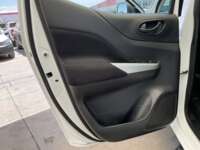 Nissan NP300 Doble Cabina 2019 4p SE L4/2.5 Man A/A Paq. Seg. 2019 Nissan NP300 Doble Cabina Venta Interiores 15