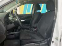 Nissan NP300 Doble Cabina 2019 4p SE L4/2.5 Man A/A Paq. Seg. 2019 Nissan NP300 Doble Cabina Venta Interiores 14