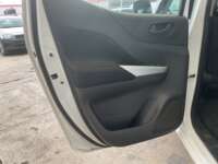 Nissan NP300 Doble Cabina 2019 4p SE L4/2.5 Man A/A Paq. Seg. 2019 Nissan NP300 Doble Cabina Venta Interiores 15