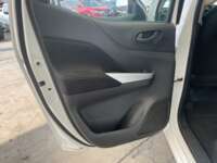 Nissan NP300 Doble Cabina 2019 4p SE L4/2.5 Man A/A Paq. Seg. 2019 Nissan NP300 Doble Cabina Venta Interiores 15