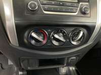 Nissan NP300 Frontier 2019 4p LE L4/2.5 Man 2019 Nissan NP300 Frontier Venta Interiores 7