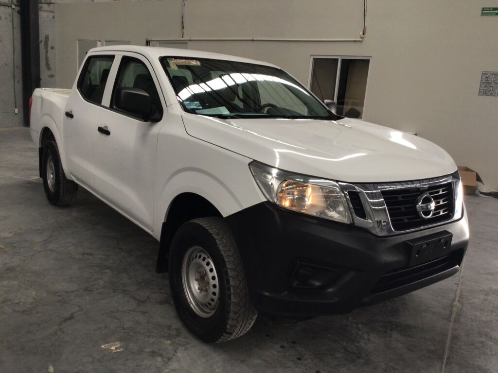 Nissan NP300 Doble Cabina 2019 4p SE L4/2.5 Man A/A Paq. Seg. 2019 Nissan NP300 Doble Cabina Venta Exteriores 3