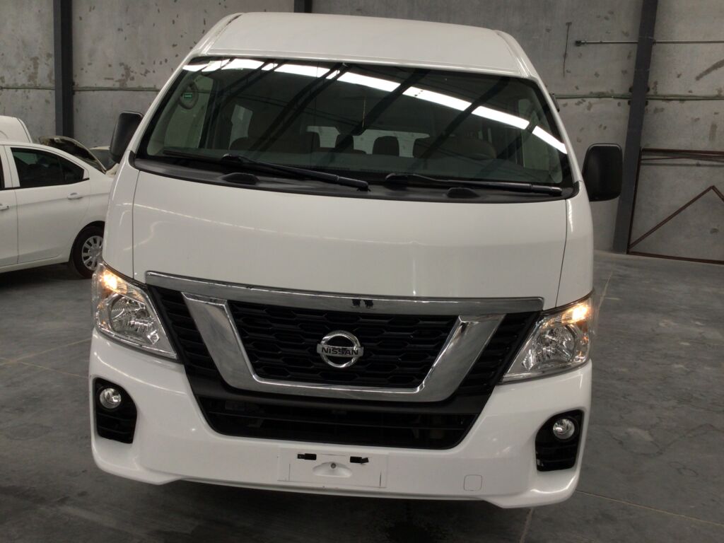 Nissan Urvan Pasajeros 2022 4p Amplia L4/2.5 Man 15/Pas Paq. Seg.    2022 Nissan Urvan Pasajeros Venta Exteriores 2