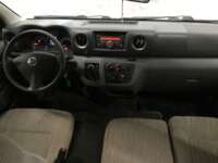 Nissan Urvan Pasajeros 2022 4p Amplia L4/2.5 Man 15/Pas Paq. Seg.    2022 Nissan Urvan Pasajeros Venta Interiores 4