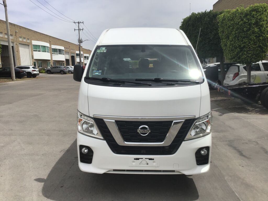 Nissan Urvan Pasajeros 2019 4p L4/2.5 Man 12/Pas Paq. Seg. 2019 Nissan Urvan Pasajeros Venta Exteriores 2