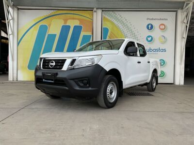 Nissan NP300 Doble Cabina 2019 4p SE L4/2.5 Man A/A Paq. Seg.