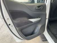 Nissan NP300 Doble Cabina 2019 4p SE L4/2.5 Man A/A Paq. Seg. 2019 Nissan NP300 Doble Cabina Venta Interiores 15