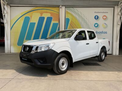 Nissan NP300 Doble Cabina 2019 4p SE L4/2.5 Man A/A Paq. Seg.