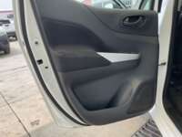 Nissan NP300 Doble Cabina 2019 4p SE L4/2.5 Man A/A Paq. Seg. 2019 Nissan NP300 Doble Cabina Venta Interiores 15