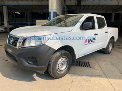 Nissan NP300 Doble Cabina 2019 4p SE L4/2.5 Man A/A Paq. Seg.