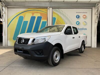 Nissan NP300 Doble Cabina 2019 4p SE L4/2.5 Man A/A Paq. Seg.