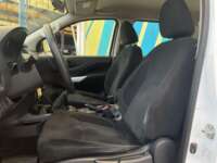 Nissan NP300 Doble Cabina 2019 4p SE L4/2.5 Man A/A Paq. Seg. 2019 Nissan NP300 Doble Cabina Venta Interiores 14