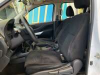 Nissan NP300 Doble Cabina 2019 4p SE L4/2.5 Man A/A Paq. Seg. 2019 Nissan NP300 Doble Cabina Venta Interiores 14