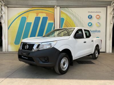 Nissan NP300 Doble Cabina 2019 4p SE L4/2.5 Man A/A Paq. Seg.