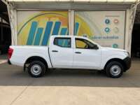 Nissan NP300 Doble Cabina 2019 4p SE L4/2.5 Man A/A Paq. Seg. 2019 Nissan NP300 Doble Cabina Venta Exteriores 4
