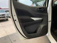 Nissan NP300 Doble Cabina 2019 4p SE L4/2.5 Man A/A Paq. Seg. 2019 Nissan NP300 Doble Cabina Venta Interiores 15