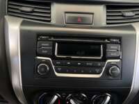 Nissan NP300 Doble Cabina 2019 4p SE L4/2.5 Man A/A Paq. Seg. 2019 Nissan NP300 Doble Cabina Venta Interiores 6