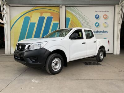 Nissan NP300 Doble Cabina 2019 4p SE L4/2.5 Man A/A Paq. Seg.
