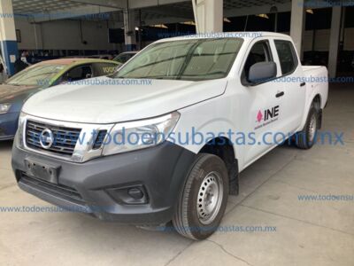 Nissan NP300 Doble Cabina 2019 4p SE L4/2.5 Man A/A Paq. Seg.