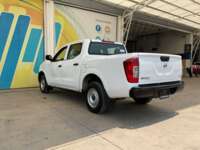 Nissan NP300 Doble Cabina 2019 4p SE L4/2.5 Man A/A Paq. Seg. 2019 Nissan NP300 Doble Cabina Venta Exteriores 7