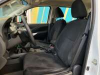 Nissan NP300 Doble Cabina 2019 4p SE L4/2.5 Man A/A Paq. Seg. 2019 Nissan NP300 Doble Cabina Venta Interiores 14