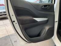 Nissan NP300 Doble Cabina 2019 4p SE L4/2.5 Man A/A Paq. Seg. 2019 Nissan NP300 Doble Cabina Venta Interiores 15