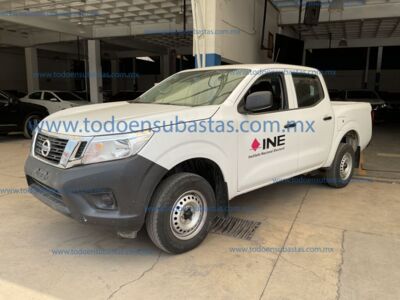 Nissan NP300 Doble Cabina 2019 4p SE L4/2.5 Man A/A Paq. Seg.