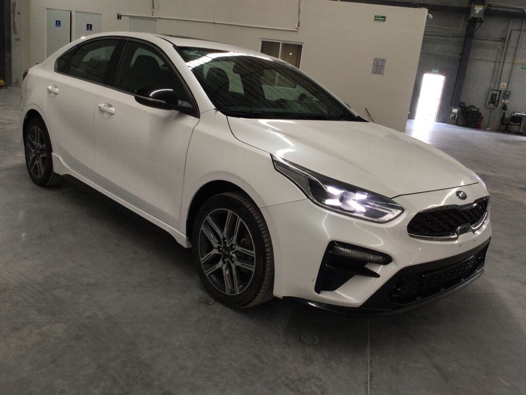 Kia Forte 2020 5p GT Line L4/2.0 IVT  2021 Kia Forte Venta Exteriores 3