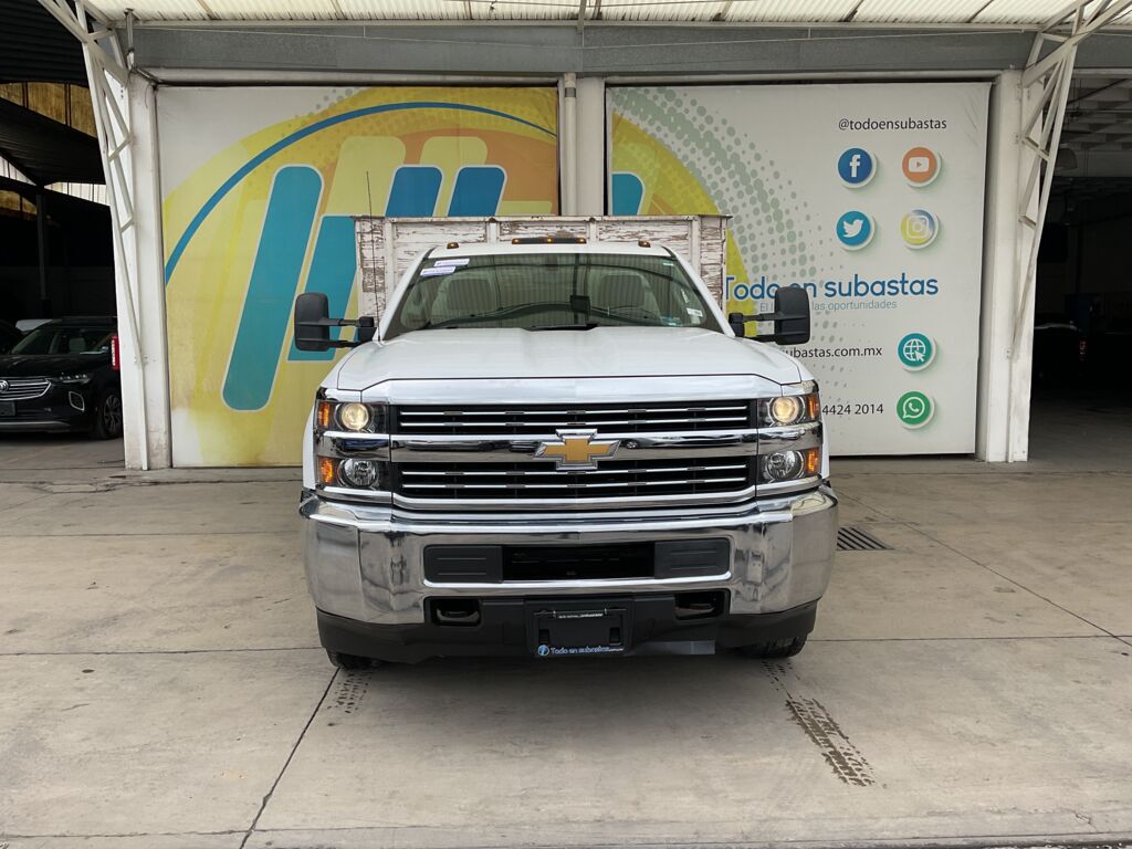 Chevrolet Silverado 3500 2018 2p WT Chasis Cabina V8/6.0 Man A/A 2018 Chevrolet Silverado 3500 Venta Exteriores 2
