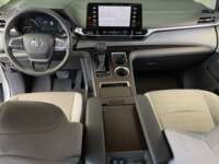 Toyota Sienna 2021 5p LE Híbrido L4/2.5 CVT 2021 Toyota Sienna Venta Interiores 4