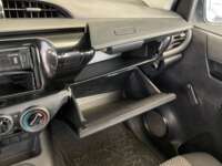 Toyota Hilux 2019 2p Cabina Sencilla L4/2.7 Man 2019 Toyota Hilux Venta Interiores 12