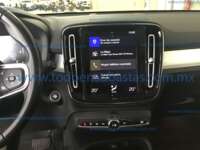 Volvo XC40 2020 5p Momentum T4 L4/2.0/T Geartronic 2020 Volvo XC40 Ingreso Interiores 2