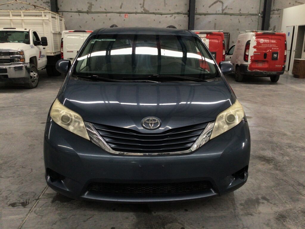 Toyota Sienna 2017 5p LE V6/3.5 Aut      2017 Toyota Sienna Venta Exteriores 2
