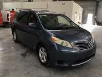 Toyota Sienna 2017 5p LE V6/3.5 Aut      2017 Toyota Sienna Venta Exteriores 3