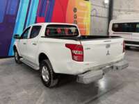 Mitsubishi L200 2017 4p Doble Cabina L4/2.5/T Diesel Man 4X4 2017 Mitsubishi L200 Venta Exteriores 5